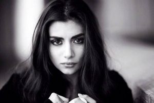 Best-5-Pakistani-Female-Models-4